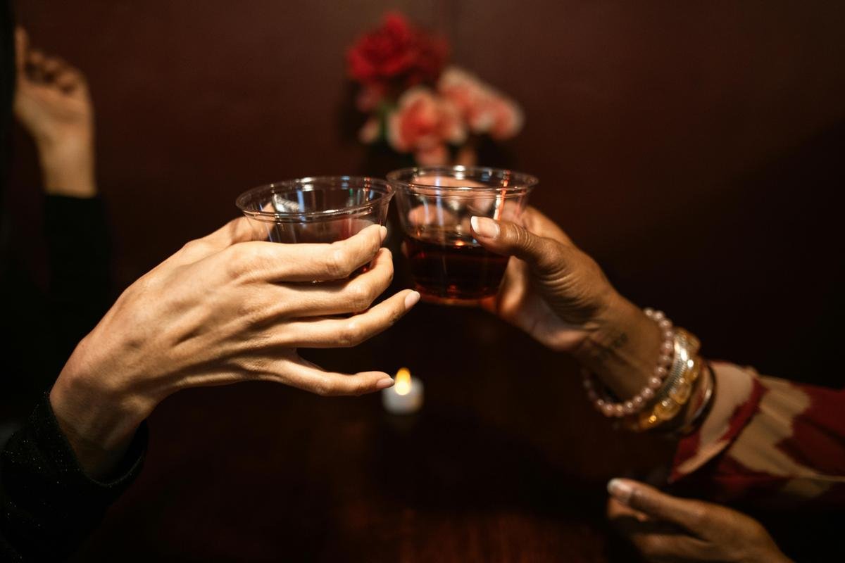 Friends toasting drinks at a pre-show dinner before the R&B Tour